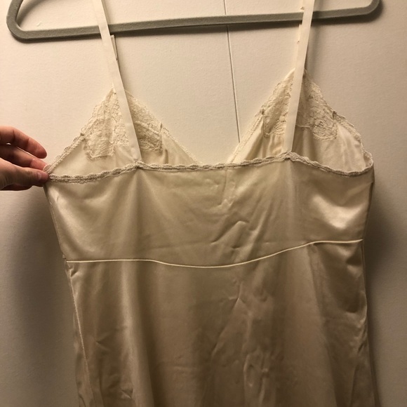 Lovely Cream and Lace Vintage Slip - Picture 5 of 7